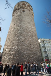 Schlange am Galata Turm